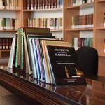 اهدای بیش از 30 جلد کتاب به کتابخانه تخصصی امام حسین (علیه‌السلام)